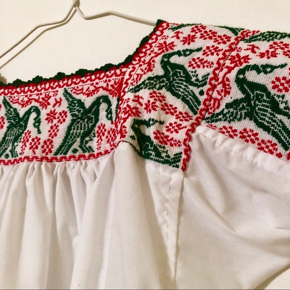 🌺 Mexican Embroidered Top 🌺 - Picture 3 of 5
